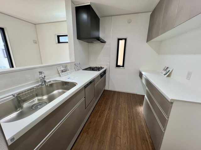 いろどりアイタウン　中央区宮竹町　全4棟のキッチン|収納がたっぷりで動線が充分に確保できるので
お料理もはかどりそうです。
