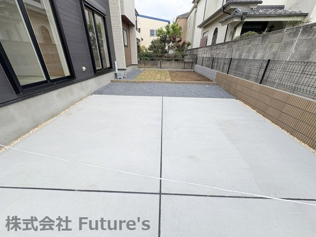 三郷市早稲田6丁目　新築戸建　全1棟の駐車場|カースペース並列2台可能