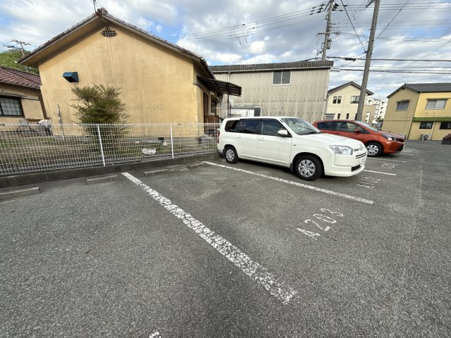 アメニティー北平野Ａの駐車場