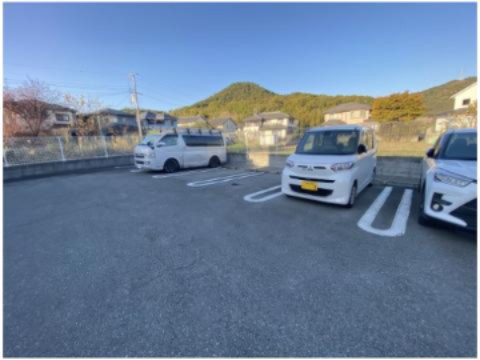 ラルジュ　フォンテーヌⅢの駐車場