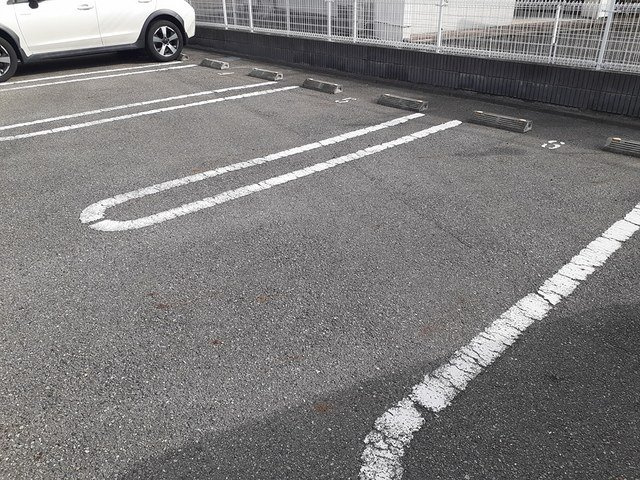 アクロポリスⅤの駐車場