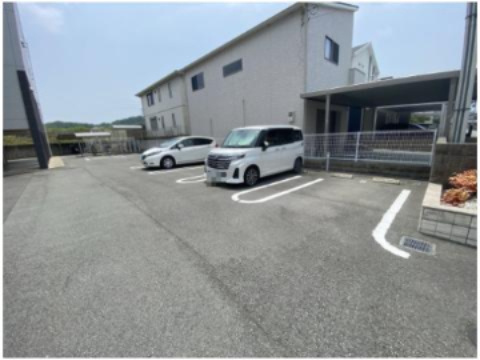 フィレール　デュ　トラジャⅢの駐車場