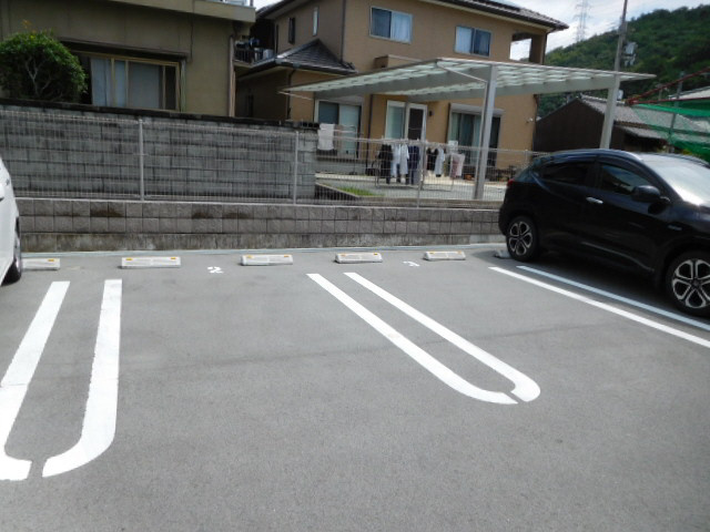 シャレードの駐車場