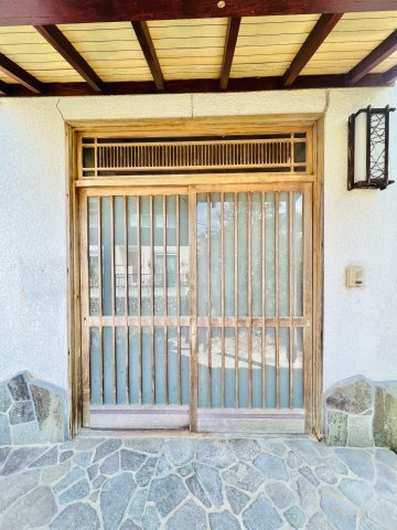 浜名区内野台1丁目　のその他|旅館のような玄関ドア。