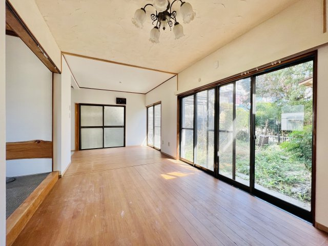 浜名区内野台1丁目　の居間・リビング|陽当たりの良いリビング！
お庭を楽しむ事が出来ます！