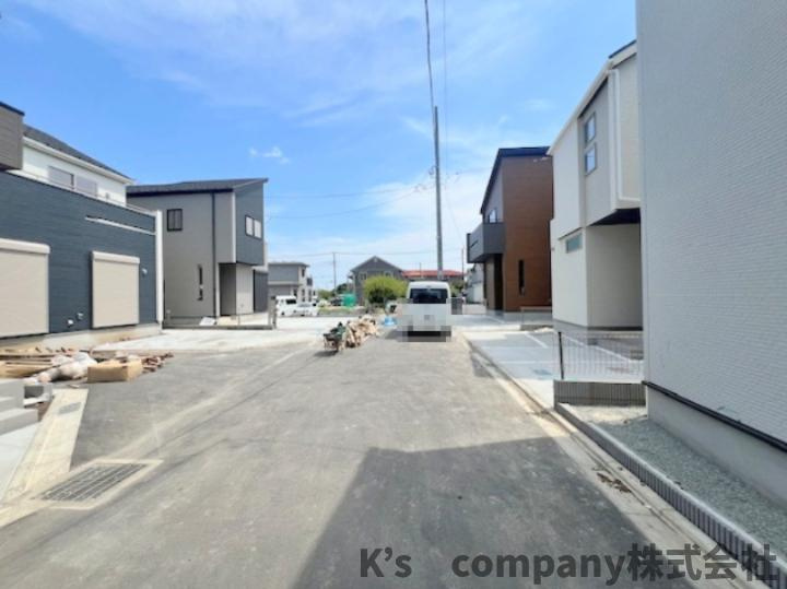●高座郡寒川町小谷2丁目　新築戸建　11号棟の前面道路含む現地写真|前面道路は交通量も少なく静かな印象です◇