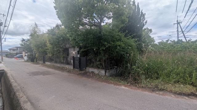 岡山市中区海吉　売土地の前面道路含む現地写真