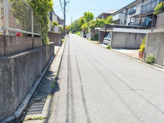 【前面道路含む現地写真】 | 前面道路も広く駐車も楽々です。