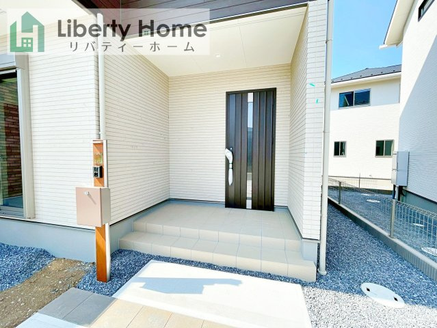 ワイウッドコート土浦市神立町第１期　新築戸建　6号棟のエントランス