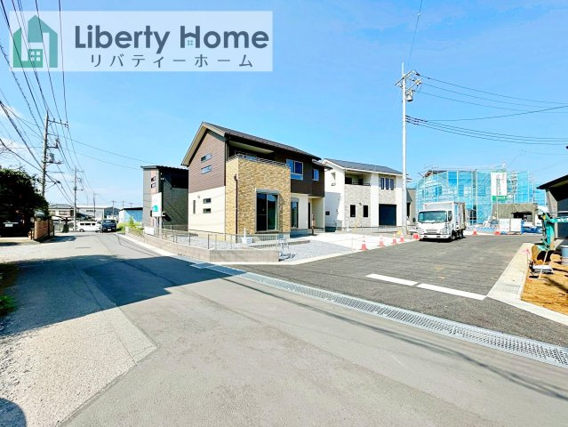 ワイウッドコート土浦市神立町第１期　新築戸建　6号棟の前面道路含む現地写真