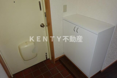 【玄関】 | サンクレスト大森 | 収納もある玄関です