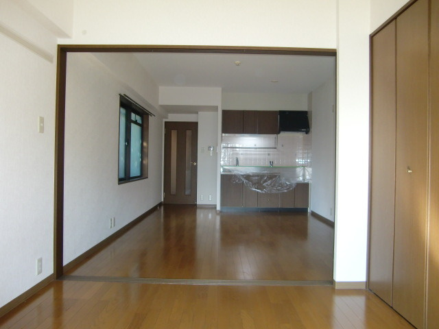 メルフィール岡本の居間・リビング