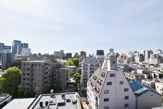【展望】 | 眼前に広がる空の雄大さと、このお部屋の自慢の一つである「眺望」をご覧ください。毎日、この景色を独り占めできる新生活に夢が広がります。～即日のご見学可能～　お問合せはお気軽にどうぞ。