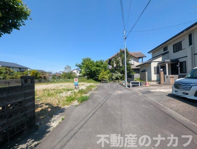 宇土市築籠町の売地の前面道路含む現地写真