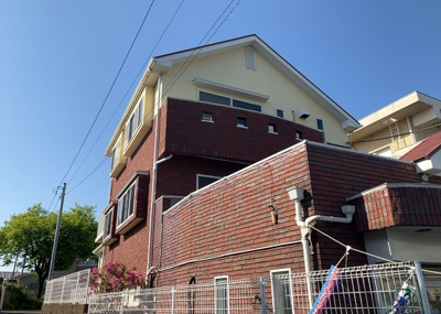 【外観】 | パームⅡ | 家を建てる場合、方位は要チェックです。現実的に日当たりのよい家ならばリビングは南側、建築基準法でも北側に当たる家への配慮は求められています。土地を見学に行く際は、方位磁針を持って行くようにしましょう。