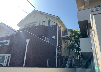 【外観】 | パームⅡ | 隣家の土地はどうなっているのか、生活利便施設が近くにあるのか、学校まで近いかなど、お客様のライフスタイルにあわせたイメージが重要です。また、近くにあると困る施設が近くにないかも確認するといいでしょう。