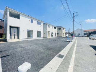 【前面道路含む現地写真】