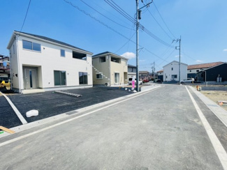 【前面道路含む現地写真】