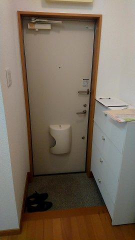 新潟市北区太夫浜新町２丁目のアパートの玄関