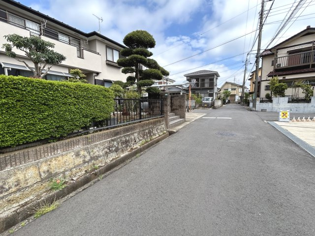 さくら台3丁目　2階建　大型住宅の前面道路含む現地写真|前面道路含む現地写真