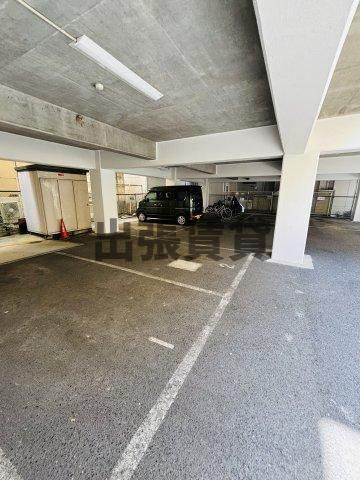 仲介手数料0円！！メゾン千種の駐車場