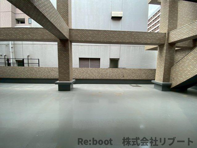 アイ・エス・ワイ国際ビルのバルコニー