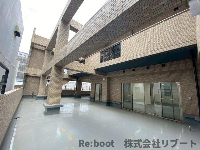 アイ・エス・ワイ国際ビルのバルコニー