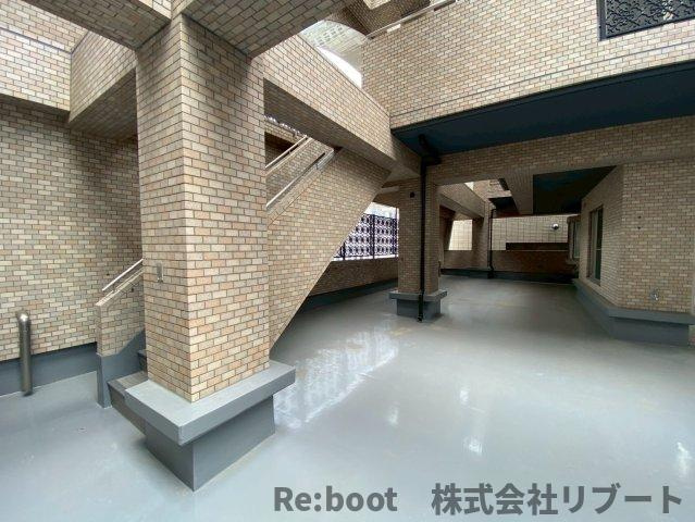 アイ・エス・ワイ国際ビルのバルコニー