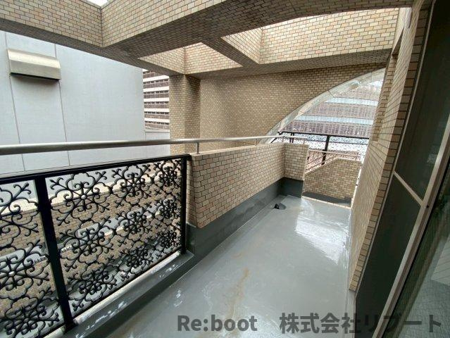 アイ・エス・ワイ国際ビルのバルコニー