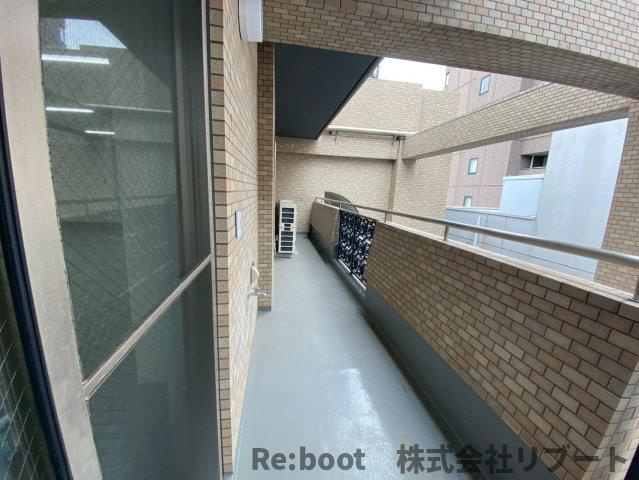 アイ・エス・ワイ国際ビルのバルコニー