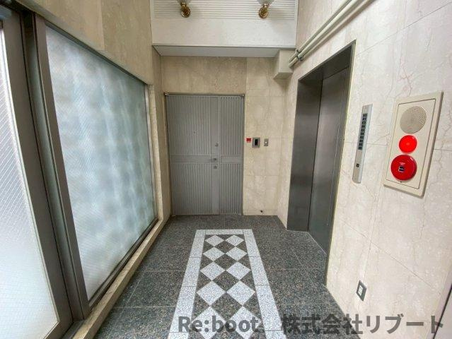 アイ・エス・ワイ国際ビルの玄関