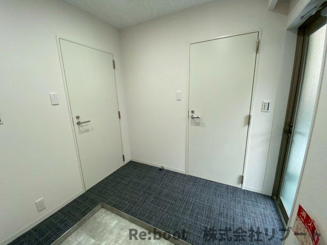 アイ・エス・ワイ国際ビルの玄関