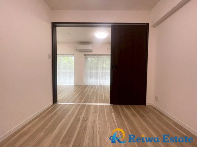 松濤ハイツの洋室