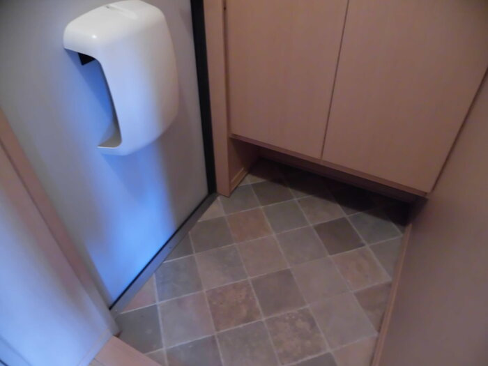 ガーデンヒルズ青葉台の玄関