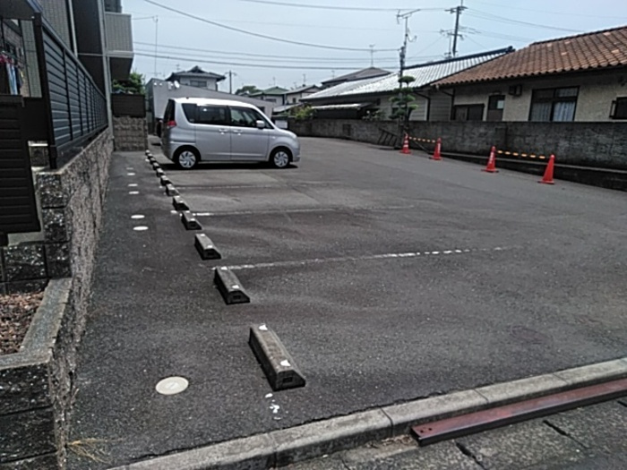 ガーデンヒルズ青葉台の駐車場