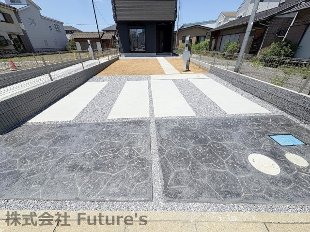 三郷市鷹野5丁目　新築戸建　全2棟　1号棟の駐車場|カースペース並列2台可能
