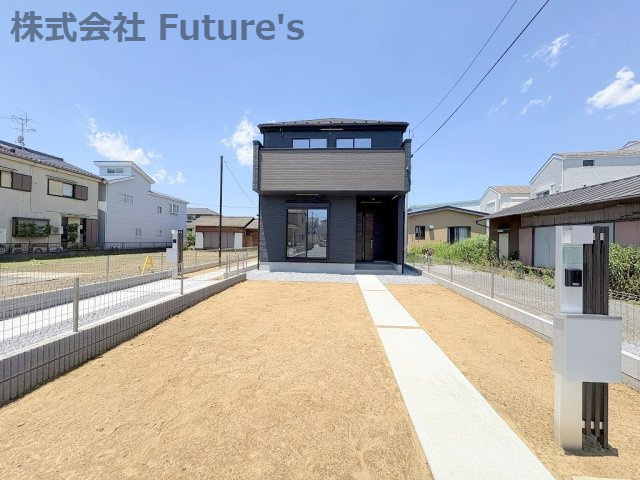 三郷市鷹野5丁目　新築戸建　全2棟　1号棟の外観|陽光溢れる南公道に面した50坪越えの邸宅です