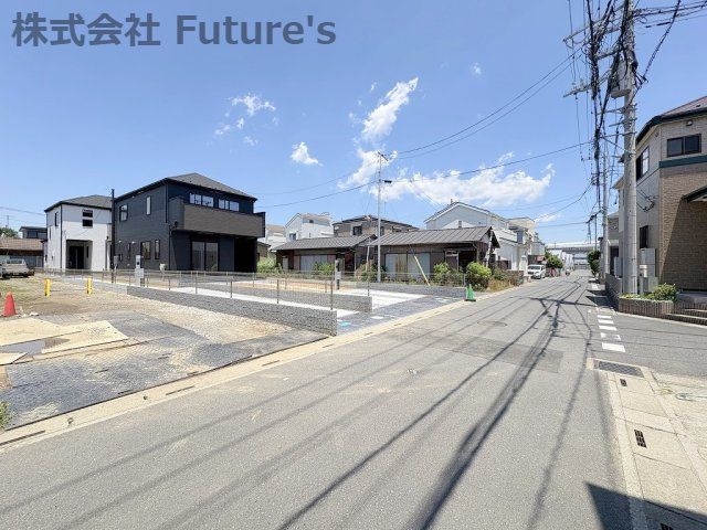 三郷市鷹野5丁目　新築戸建　全2棟　1号棟の前面道路含む現地写真|前面道路含む現地写真です。