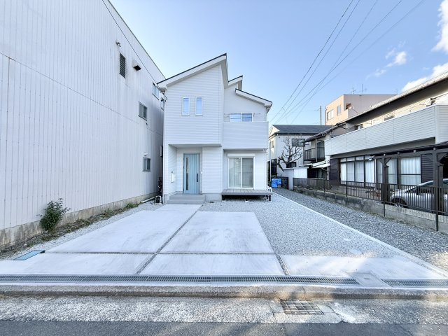中央区中沢町の前面道路含む現地写真|並列で3台駐車可能ですので
スムーズに車の出し入れができます。