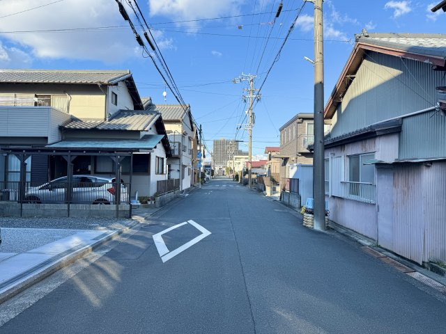 中央区中沢町の前面道路含む現地写真|南側から北側に向かって撮影した前面道路です。