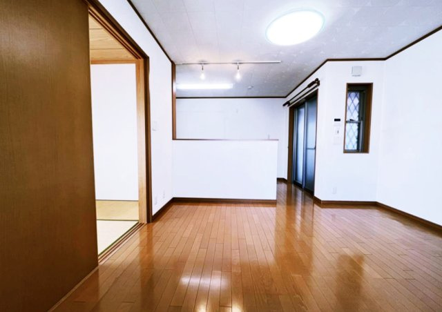 泉大津市綾井　中古建の居間・リビング