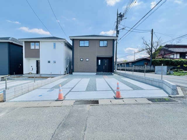 北群馬郡吉岡町の外観|間口も広く、駐車が苦手な方にもおススメ♪