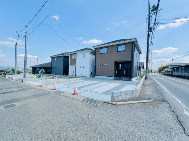 北群馬郡吉岡町の前面道路含む現地写真|車の通りも少なく駐車も楽々♪