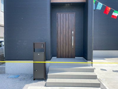 【エントランス】 | 本三里塚1号棟 | 即日のご見学も可能です。お気軽に0476-37-3888までお問合せ下さい。