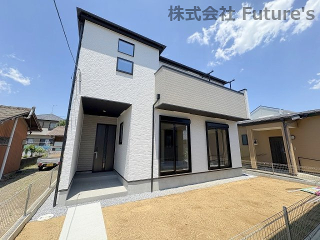 三郷市鷹野5丁目　新築戸建　全2棟　2号棟の外観|陽光溢れる南公道に面した50坪越えの邸宅です