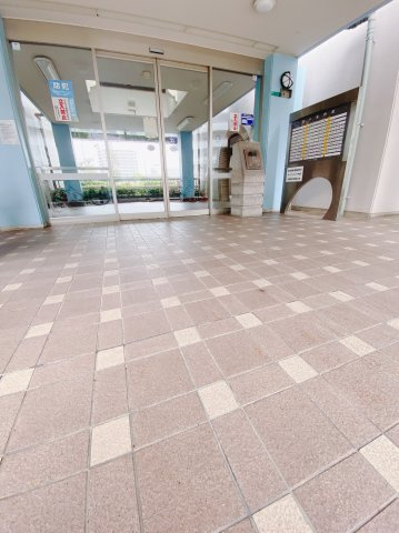 大阪市平野区喜連西３丁目の賃貸マンションのエントランス
