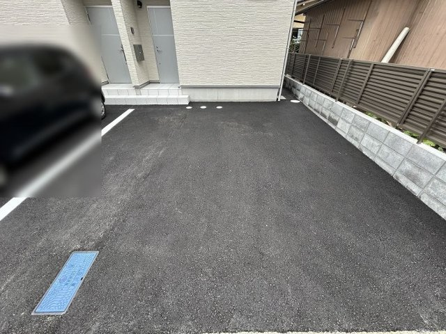 デュオ愛宕町の駐車場|車をお持ちの方に嬉しい駐車場付きの物件です