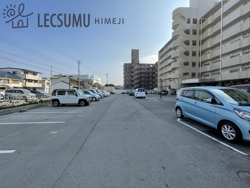 日の出ハイツの駐車場