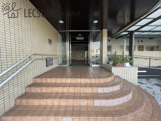日の出ハイツのエントランス
