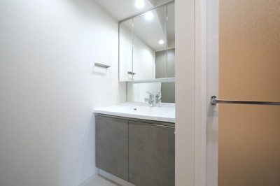 【独立洗面台】 | アーバネックス天満橋Front | 独立洗面台、朝の身支度には欠かせません